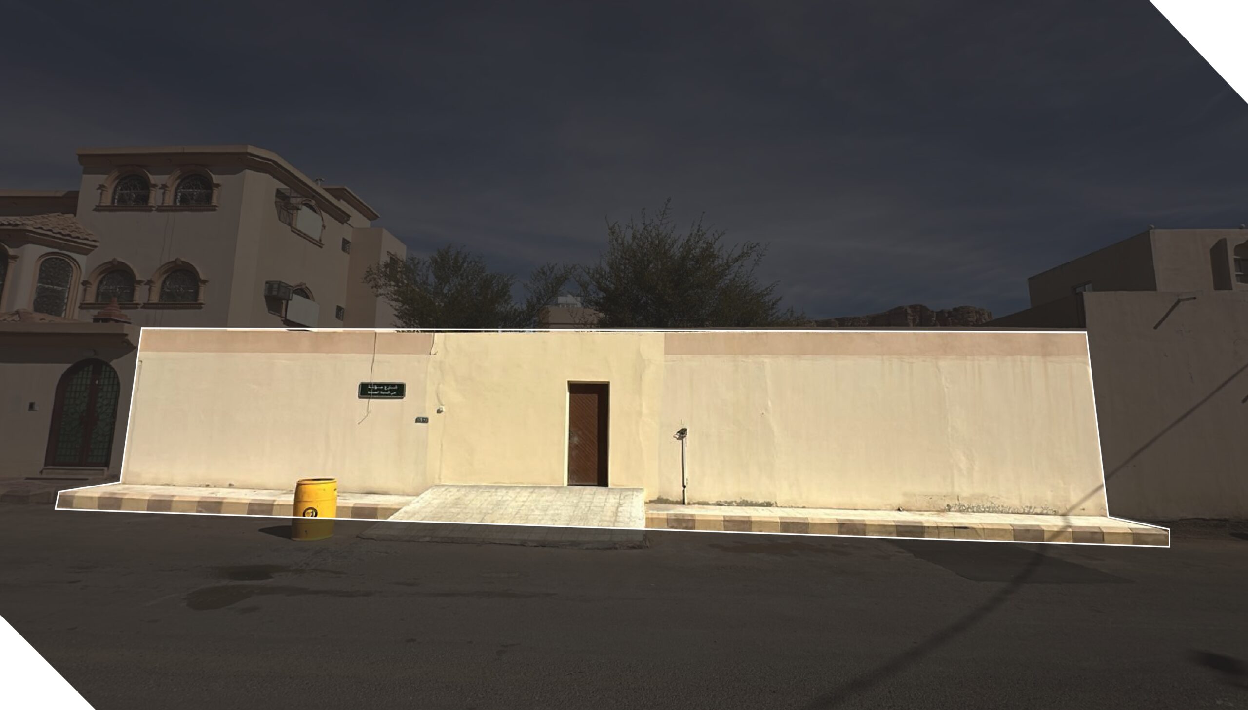 أرض مسورة بحي المدينة الجديدة بالحريق بمساحة 500 م